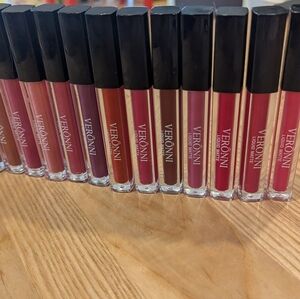 16 Liquid Lipstick